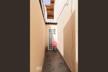 Casa à venda com 152m², 3 quartos e 2 vagasÁrea Externa - Corredor Lateral