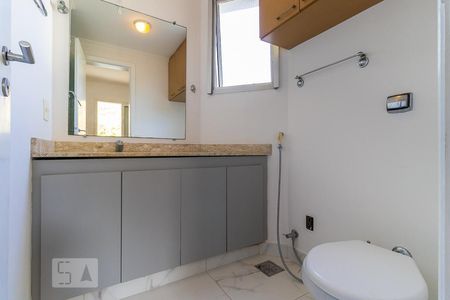 Banheiro da suíte de apartamento à venda com 2 quartos, 78m² em Cambuí, Campinas