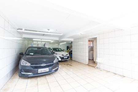 Casa à venda com 160m², 4 quartos e 6 vagas Casa à venda com 160m², 4 quartos e 6 vagasGaragem