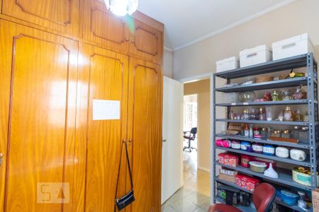 Casa à venda com 160m², 4 quartos e 6 vagas Casa à venda com 160m², 4 quartos e 6 vagasQuarto 3