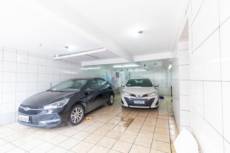 Casa à venda com 160m², 4 quartos e 6 vagas Casa à venda com 160m², 4 quartos e 6 vagasGaragem