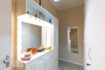 Casa à venda com 160m², 4 quartos e 6 vagas Casa à venda com 160m², 4 quartos e 6 vagasCloset