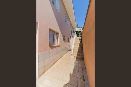 Casa à venda com 160m², 4 quartos e 6 vagas Casa à venda com 160m², 4 quartos e 6 vagasLateral