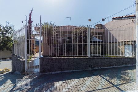 Casa à venda com 160m², 4 quartos e 6 vagas Casa à venda com 160m², 4 quartos e 6 vagasFachada