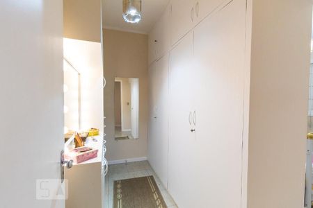 Casa à venda com 160m², 4 quartos e 6 vagas Casa à venda com 160m², 4 quartos e 6 vagasCloset