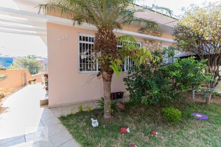 Casa à venda com 160m², 4 quartos e 6 vagas Casa à venda com 160m², 4 quartos e 6 vagasJardim