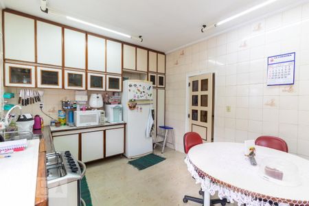 Casa à venda com 160m², 4 quartos e 6 vagas Casa à venda com 160m², 4 quartos e 6 vagasCozinha