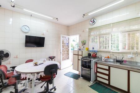 Casa à venda com 160m², 4 quartos e 6 vagas Casa à venda com 160m², 4 quartos e 6 vagasCozinha