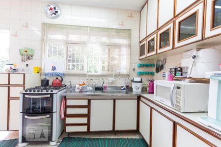 Casa à venda com 160m², 4 quartos e 6 vagas Casa à venda com 160m², 4 quartos e 6 vagasCozinha