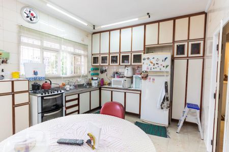 Casa à venda com 160m², 4 quartos e 6 vagas Casa à venda com 160m², 4 quartos e 6 vagasCozinha