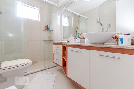 Apartamento à venda com 129m², 3 quartos e 2 vagas Apartamento à venda com 129m², 3 quartos e 2 vagasBanheiro da Suite