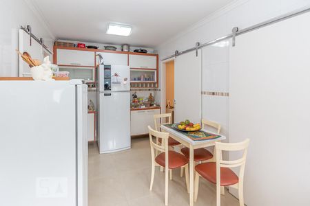 Apartamento à venda com 129m², 3 quartos e 2 vagas Apartamento à venda com 129m², 3 quartos e 2 vagasCozinha
