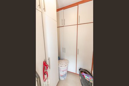 Apartamento à venda com 129m², 3 quartos e 2 vagas Apartamento à venda com 129m², 3 quartos e 2 vagasQuarto de Serviço