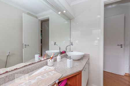 Apartamento à venda com 129m², 3 quartos e 2 vagas Apartamento à venda com 129m², 3 quartos e 2 vagasBanheiro da Suite