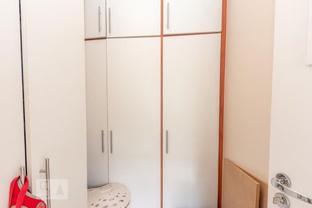 Apartamento à venda com 129m², 3 quartos e 2 vagas Apartamento à venda com 129m², 3 quartos e 2 vagasQuarto de Serviço