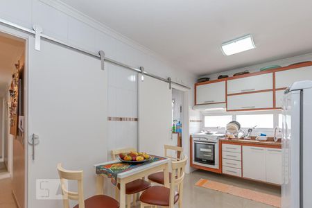 Apartamento à venda com 129m², 3 quartos e 2 vagas Apartamento à venda com 129m², 3 quartos e 2 vagasCozinha
