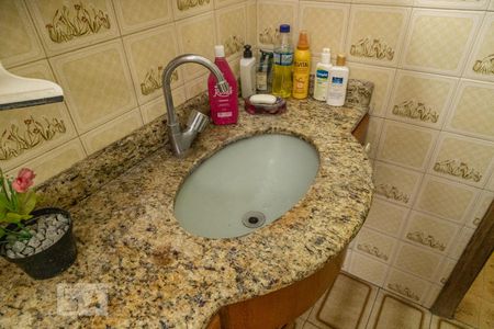 Casa à venda com 153m², 3 quartos e 2 vagas Casa à venda com 153m², 3 quartos e 2 vagasBanheiro