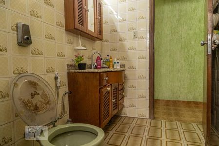 Casa à venda com 153m², 3 quartos e 2 vagas Casa à venda com 153m², 3 quartos e 2 vagasBanheiro