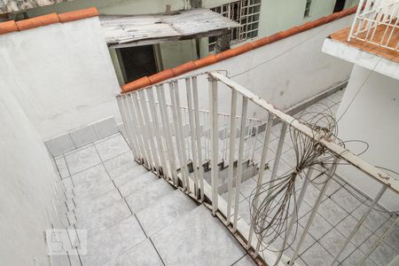 Casa à venda com 153m², 3 quartos e 2 vagas Casa à venda com 153m², 3 quartos e 2 vagasEscada