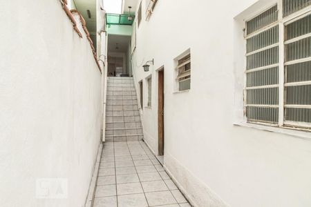 Casa à venda com 153m², 3 quartos e 2 vagas Casa à venda com 153m², 3 quartos e 2 vagasCorredor lateral externo