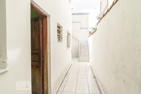 Casa à venda com 153m², 3 quartos e 2 vagas Casa à venda com 153m², 3 quartos e 2 vagasCorredor lateral externo