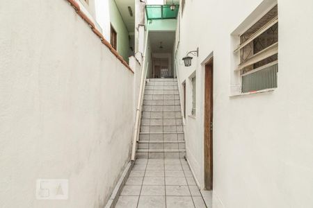 Casa à venda com 153m², 3 quartos e 2 vagas Casa à venda com 153m², 3 quartos e 2 vagasCorredor lateral externo