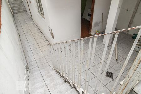 Casa à venda com 153m², 3 quartos e 2 vagas Casa à venda com 153m², 3 quartos e 2 vagasEscada