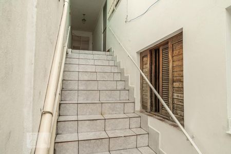 Casa à venda com 153m², 3 quartos e 2 vagas Casa à venda com 153m², 3 quartos e 2 vagasEscada