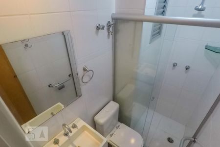 Banheiro de apartamento para alugar com 3 quartos, 64m² em Jardim Maria Estela, São Paulo