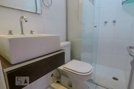 Banheiro de apartamento para alugar com 3 quartos, 64m² em Jardim Maria Estela, São Paulo