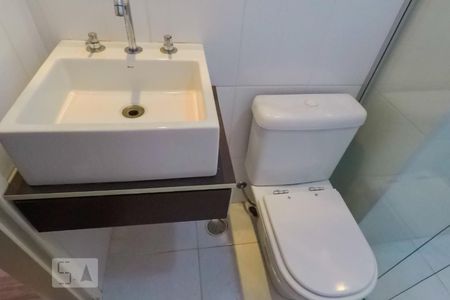Banheiro de apartamento para alugar com 3 quartos, 64m² em Jardim Maria Estela, São Paulo