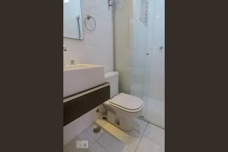 Banheiro de apartamento para alugar com 3 quartos, 64m² em Jardim Maria Estela, São Paulo
