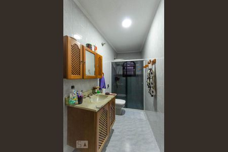Casa à venda com 200m², 4 quartos e 2 vagasBanheiro 1
