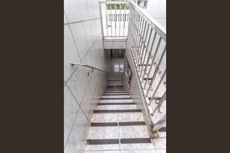 Casa à venda com 280m², 3 quartos e 2 vagasEscada acesso garagem