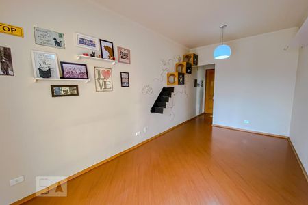 Sala de casa de condomínio para alugar com 2 quartos, 49m² em Vila Bertioga, São Paulo