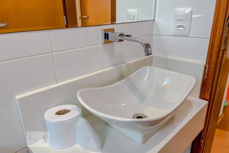 Casa de condomínio à venda com 49m², 2 quartos e 1 vagaDetalhe Banheiro
