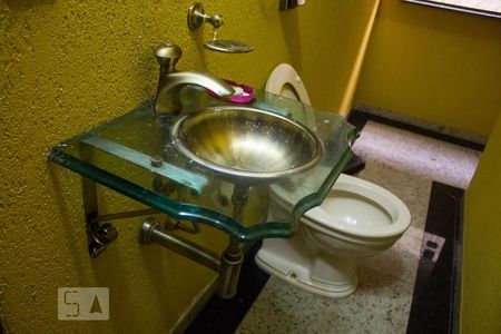 Casa à venda com 300m², 3 quartos e 8 vagasBanheiro 1