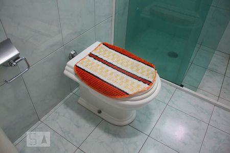 Casa à venda com 300m², 3 quartos e 8 vagasBanheiro da Suíte 2