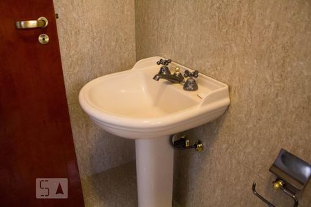 Casa à venda com 300m², 3 quartos e 8 vagasBanheiro da Suíte 3