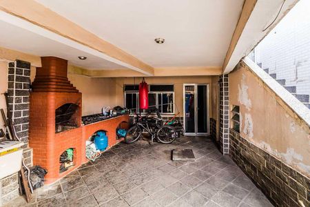 Casa à venda com 250m², 6 quartos e 2 vagasChurrasqueira