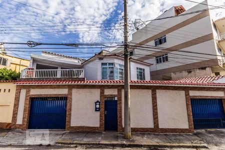 Casa à venda com 250m², 6 quartos e 2 vagasFachada