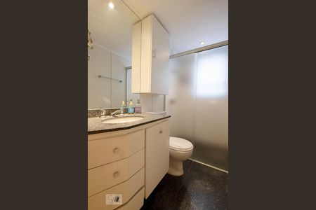 Apartamento à venda com 160m², 3 quartos e 2 vagasSuíte 3 - Banheiro