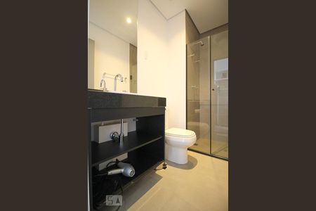 Banheiro de kitnet/studio à venda com 1 quarto, 26m² em Vila Olímpia, São Paulo