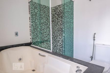 Casa à venda com 700m², 3 quartos e 7 vagasBanheiro da Suíte 1