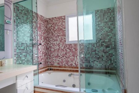 Casa à venda com 700m², 3 quartos e 7 vagasBanheiro da Suíte 2