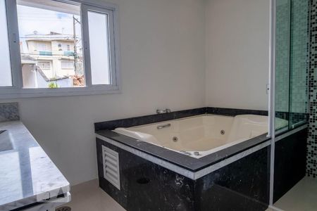 Casa à venda com 700m², 3 quartos e 7 vagasBanheiro da Suíte 1