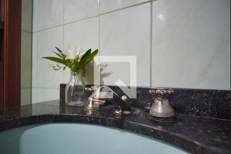 Casa à venda com 300m², 3 quartos e 3 vagasBanheiro Corredor - Torneira