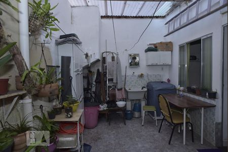Casa à venda com 100m², 2 quartos e 1 vagaQuintal