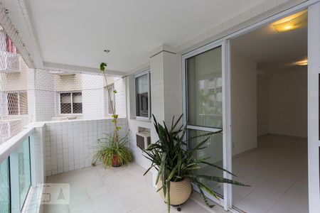 Apartamento à venda com 65m², 2 quartos e 1 vagaVaranda