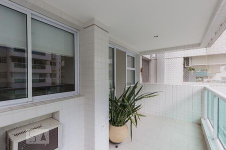 Apartamento à venda com 65m², 2 quartos e 1 vagaVaranda